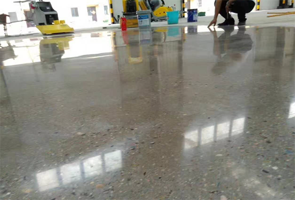 打磨機(jī)打磨地面.png