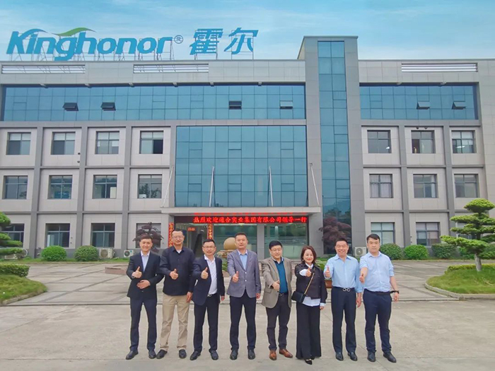 通合實(shí)業(yè)集團(tuán)赴聯(lián)塑霍爾新風(fēng)考察交流并簽訂