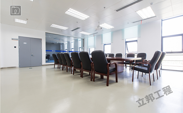 自流平地坪漆防水、防滑、防潮嗎?