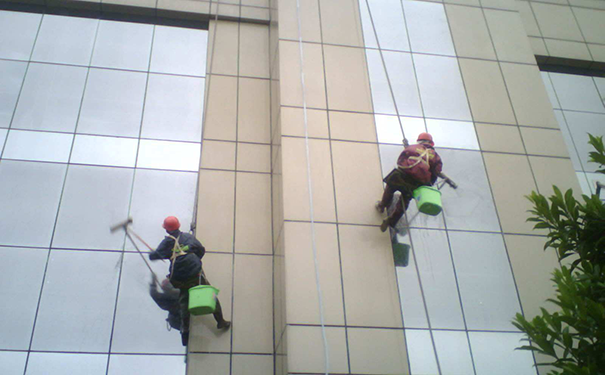 外墻防水補漏多少錢一平米?