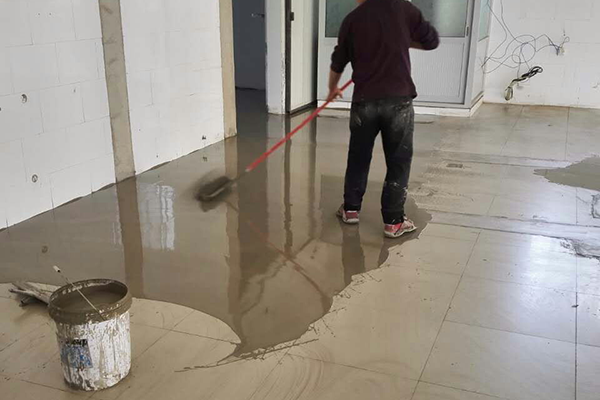 自流平水泥修補(bǔ)地面怎么操作.png